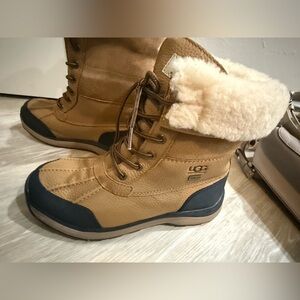 UGG ADIRONDACK III BOOT SIZE 7

CHESTNUT